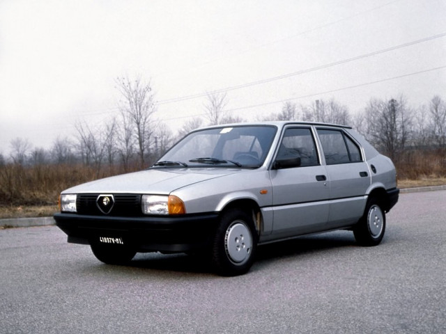 Alfa Romeo 33 1.5 MT (90 л.с.) - I 1983 – 1986, седан