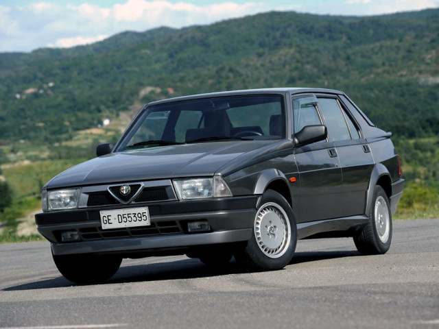 Alfa Romeo 75 1.8 MT (120 л.с.) - I Рестайлинг 1988 – 1992, седан