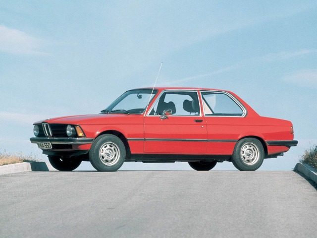 BMW 3 серии 2.4 AT (143 л.с.) - I (E21) 1975 – 1983, седан 2 дв.