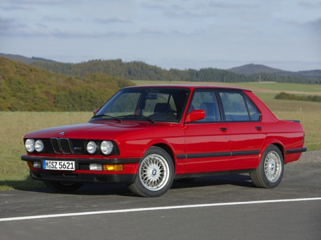 BMW M5 3.5 MT (286 л.с.) - I (E28) 1985 – 1988, седан