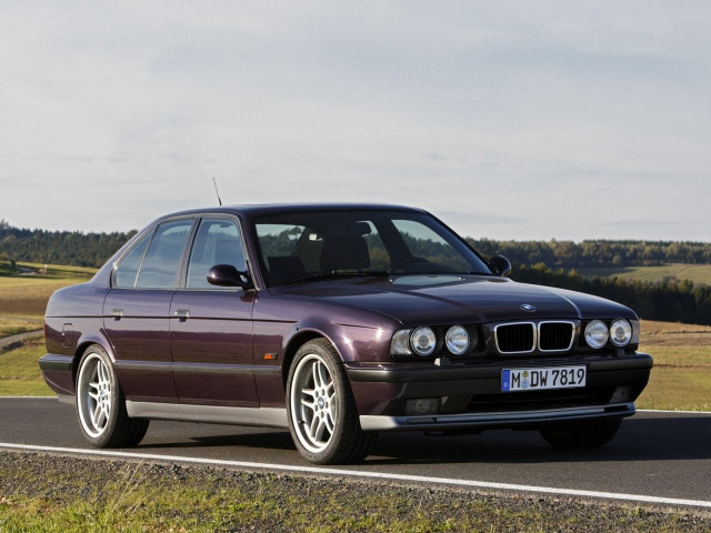 BMW M5 3.6 MT (315 л.с.) - II (E34) 1988 – 1995, седан