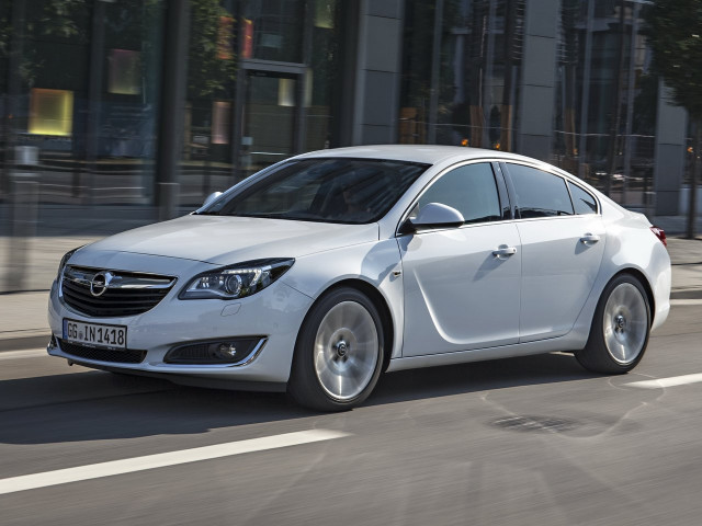 Opel Insignia 2.0 AT 4x4 Cosmo (249 л.с.) - I Рестайлинг 2013 – 2017, седан