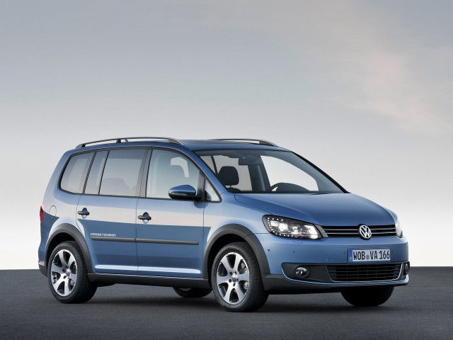 Volkswagen Touran 2.0D AMT (140 л.с.) - II 2010 – 2015, компактвэн
