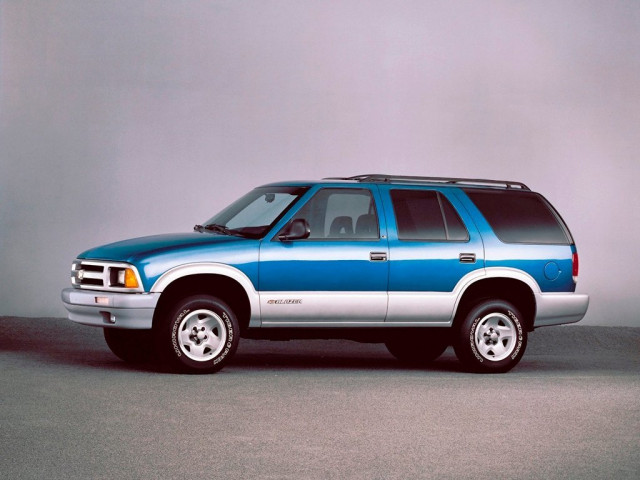 Chevrolet Blazer 2.2 MT 4x4 (113 л.с.) - II 1994 – 1998, внедорожник 5 дв.