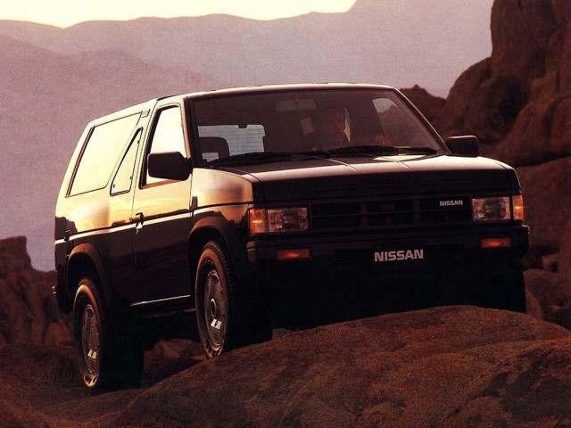 Nissan Pathfinder 3.0 MT 4x4 (153 л.с.) - I 1985 – 1995, внедорожник 3 дв.
