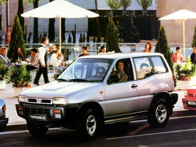 Nissan Terrano 2.4 MT 4x4 (124 л.с.) - II 1993 – 1996, внедорожник 3 дв.