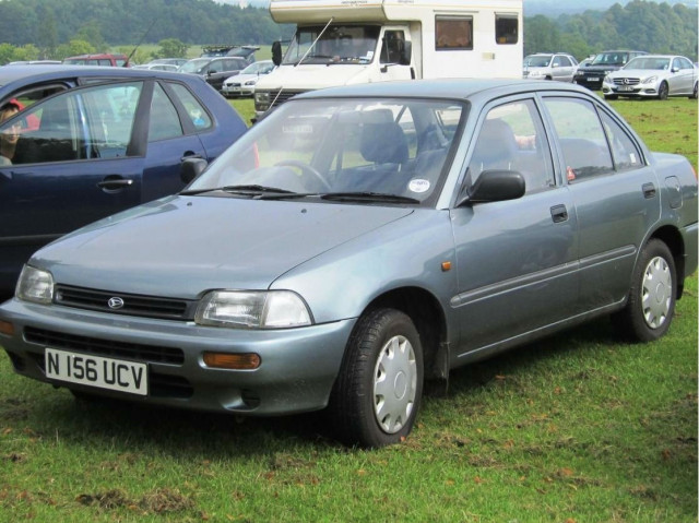 Daihatsu Charade 1.5 MT 4x4 (97 л.с.) - IV 1993 – 2000, седан