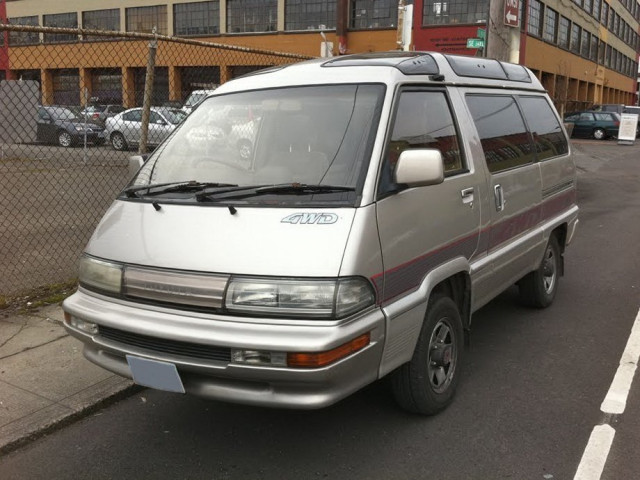 Toyota MasterAce Surf 2.0 AT (97 л.с.) -  1982 – 1991, минивэн