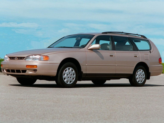 Toyota Camry 2.2 MT (136 л.с.) - III (XV10) 1991 – 1997, универсал 5 дв.