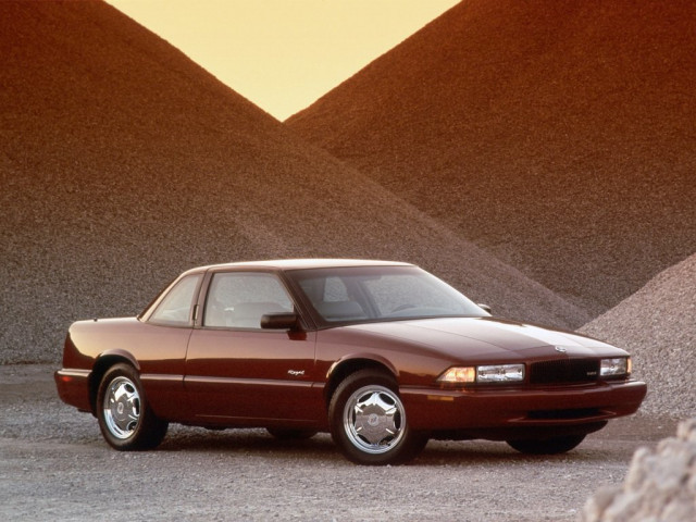 Buick Regal 3.8 AT (175 л.с.) - III 1988 – 1997, купе