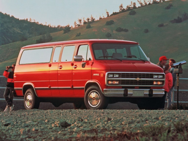 Chevrolet Van 4.3 AT (161 л.с.) -  1971 – 1996, минивэн