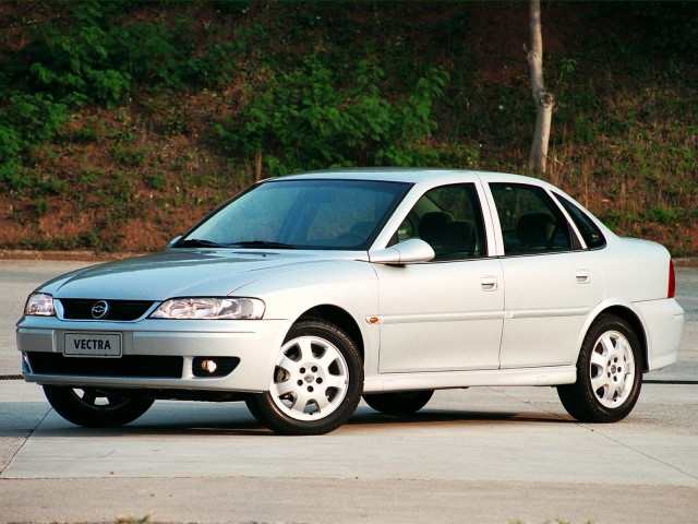 Chevrolet Vectra 2.2 MT (190 л.с.) - II 1996 – 2002, седан