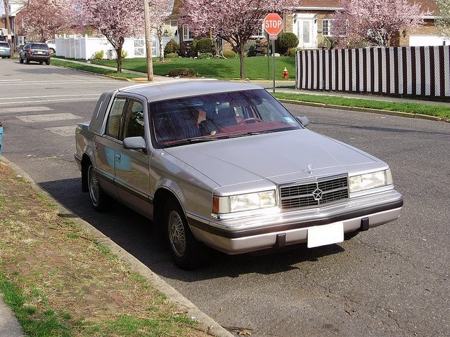Chrysler Dynasty 2.6 AT (101 л.с.) -  1988 – 1993, седан
