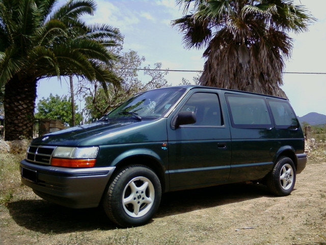 Chrysler Voyager 2.6 AT (101 л.с.) - II 1991 – 1995, минивэн