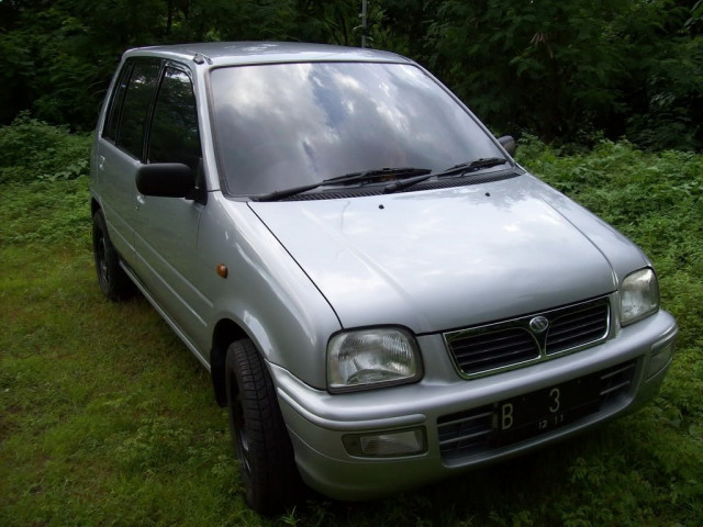 Daihatsu Ceria 0.9 AT (50 л.с.) -  2001 – 2006, хэтчбек 5 дв.