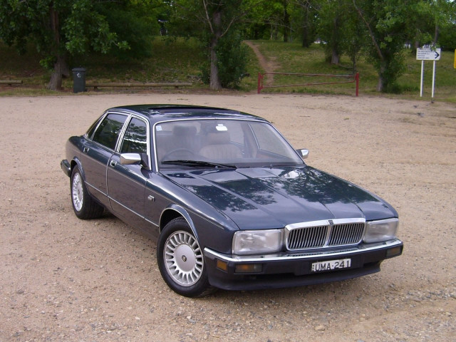Daimler XJ40 4.0 MT (222 л.с.) -  1986 – 1994, седан