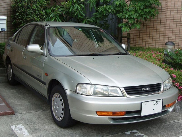 Isuzu V седан 1997-2000