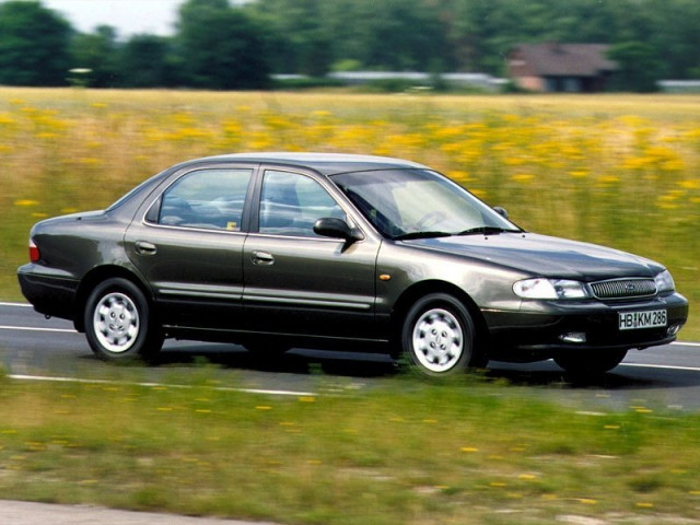 Kia Clarus 1.8 AT (116 л.с.) - I 1996 – 1998, седан