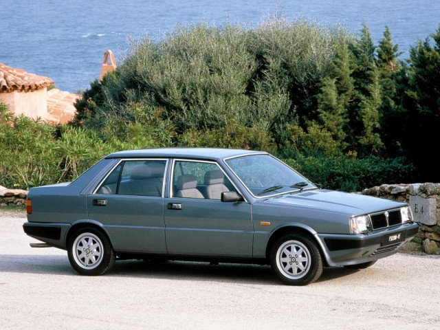 Lancia Prisma 2.0 MT 4x4 (116 л.с.) -  1982 – 1989, седан