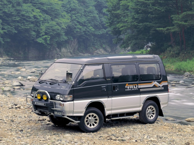 Mitsubishi Delica 2.4 MT (115 л.с.) - III 1986 – 1999, минивэн