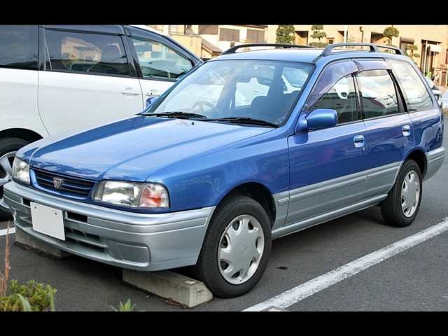 Nissan Wingroad 1.8 MT (115 л.с.) - I (Y10) 1996 – 1999, универсал 5 дв.