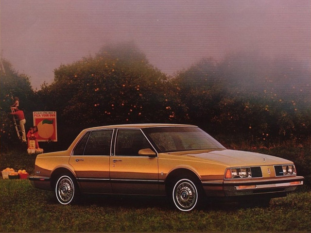 Oldsmobile Eighty-Eight 3.8 AT (150 л.с.) - IX 1986 – 1991, седан