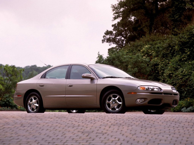 Oldsmobile Aurora 4.0 AT (253 л.с.) - II 1999 – 2003, седан
