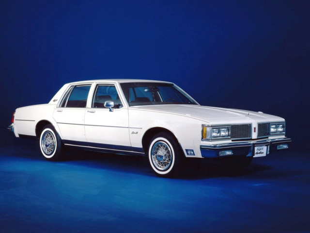 Oldsmobile Eighty-Eight 5.8 AT (160 л.с.) - VIII 1977 – 1985, седан