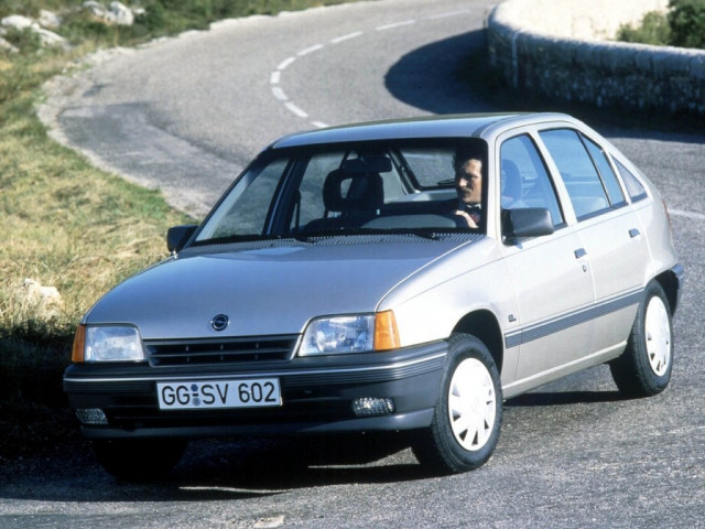Opel Kadett 1.6 AT (75 л.с.) - E Рестайлинг 1989 – 1993, хэтчбек 5 дв.