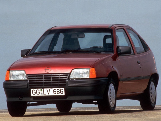 Opel Kadett 1.6 MT (82 л.с.) - E Рестайлинг 1989 – 1993, хэтчбек 3 дв.