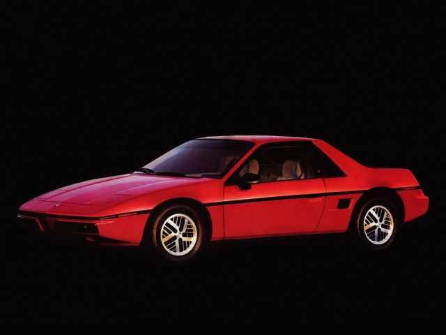 Pontiac Fiero 2.5 MT (90 л.с.) -  1984 – 1988, хэтчбек 3 дв.