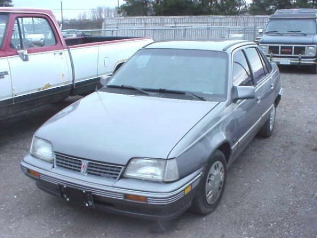 Pontiac LeMans 1.5 AT (75 л.с.) - VI 1988 – 1991, седан