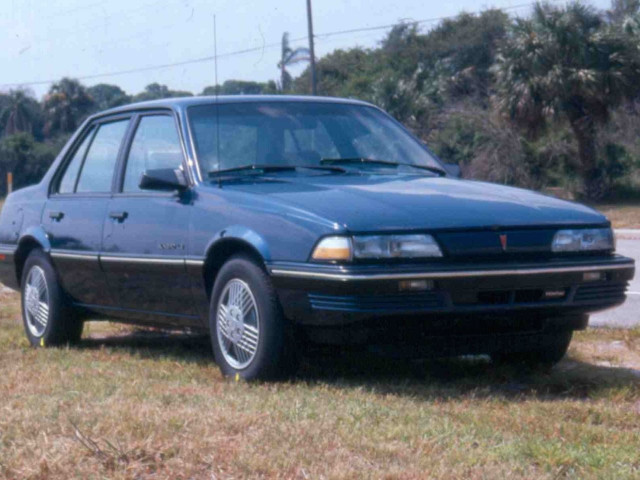 Pontiac Sunbird 2.0 AT (97 л.с.) - III 1988 – 1994, седан