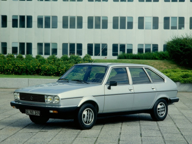 Renault 30 2.7 AT (128 л.с.) -  1975 – 1986, хэтчбек 5 дв.