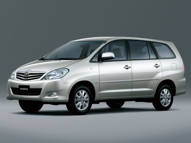 Toyota Innova 2.5D MT (102 л.с.) - I 2004 – 2015, компактвэн