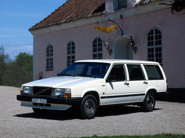 Volvo 740 2.4 MT (131 л.с.) -  1983 – 1992, универсал 5 дв.