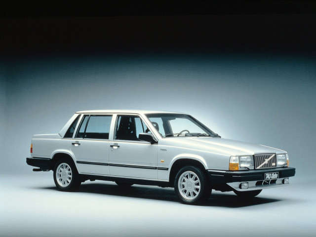 Volvo 740 2.3 MT (113 л.с.) -  1983 – 1992, седан