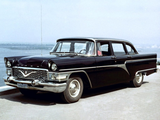 ГАЗ 13 «Чайка» 5.6 AT (195 л.с.) -  1959 – 1981, седан