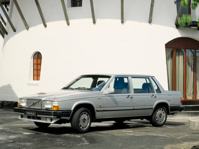 Volvo 760 2.3 AT (173 л.с.) -  1982 – 1992, седан