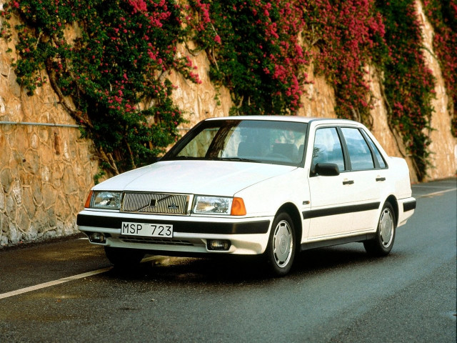Volvo 460 1.8 MT (106 л.с.) -  1988 – 1997, седан