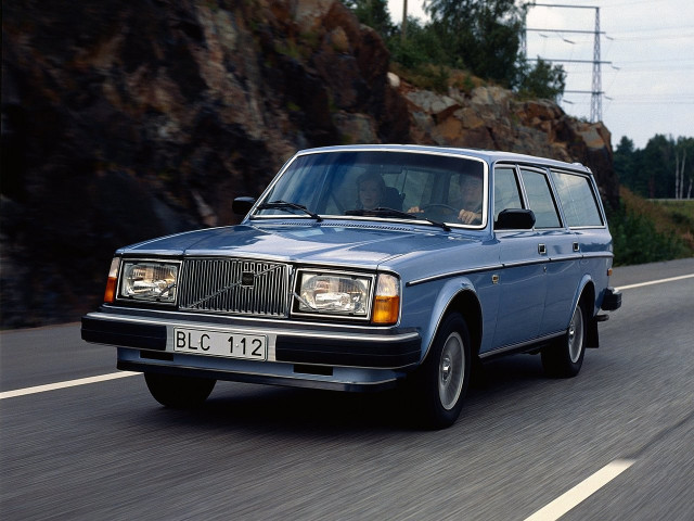 Volvo 260 Series 2.7 MT (148 л.с.) -  1974 – 1982, универсал 5 дв.