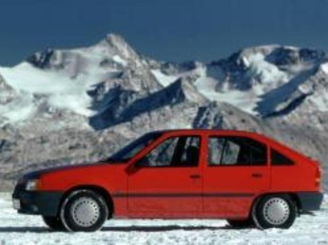 Vauxhall Astra 1.8 MT (115 л.с.) - E 1984 – 1993, хэтчбек 5 дв.