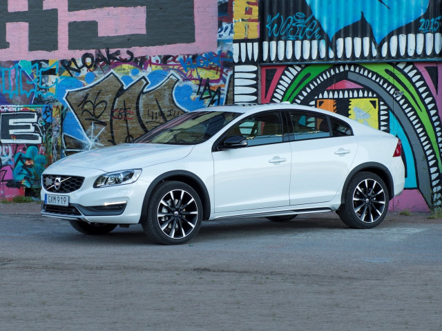 Volvo S60 Cross Country 2.4D AT 4x4 (190 л.с.) -  2015 – 2018, седан