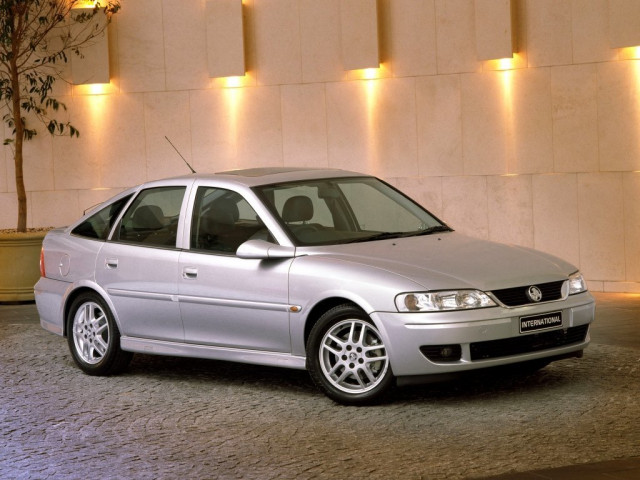 Holden хэтчбек 5 дв. 1998-2001