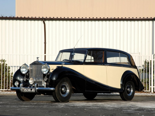 Rolls-Royce Silver Wraith 4.9 AT (155 л.с.) -  1946 – 1959, седан
