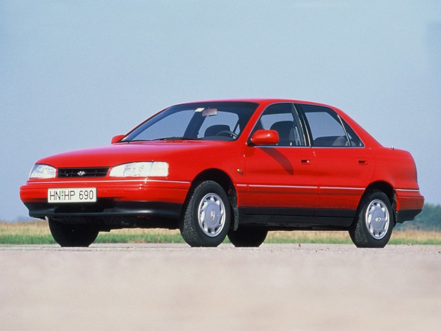 Hyundai Lantra 1.6 AT (106 л.с.) - I 1990 – 1995, седан