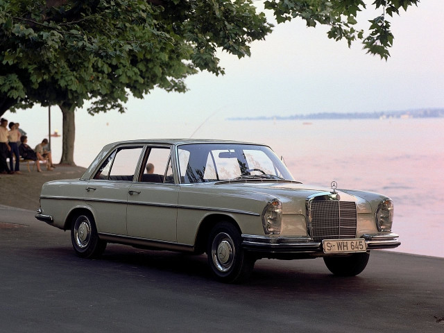 Mercedes-Benz W108 2.5 AT (150 л.с.) -  1965 – 1972, седан