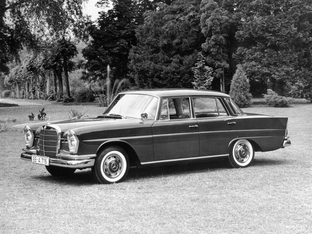 Mercedes-Benz W111 2.2 MT (105 л.с.) -  1959 – 1971, седан