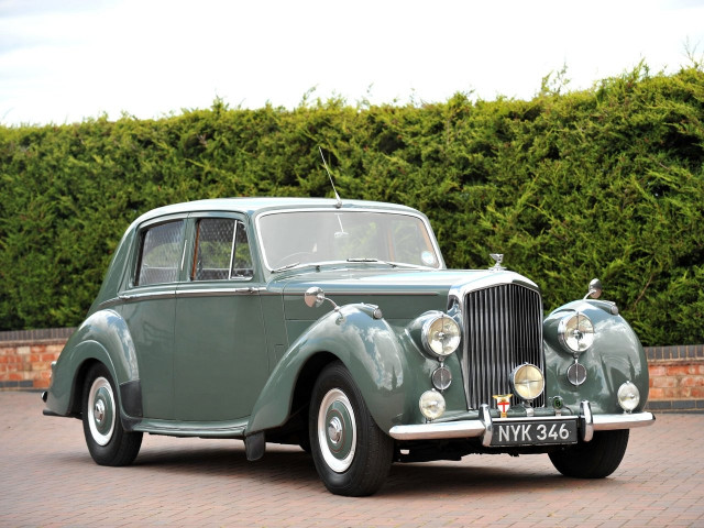 Bentley R Type 4.6 AT (130 л.с.) -  1952 – 1955, седан