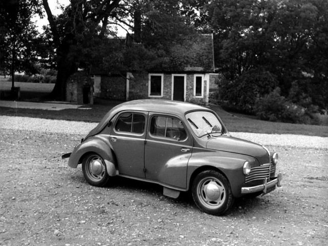 Renault 4CV 0.8 MT (18 л.с.) -  1947 – 1961, седан